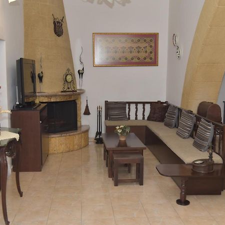 Kamara Traditional House Soroni エクステリア 写真