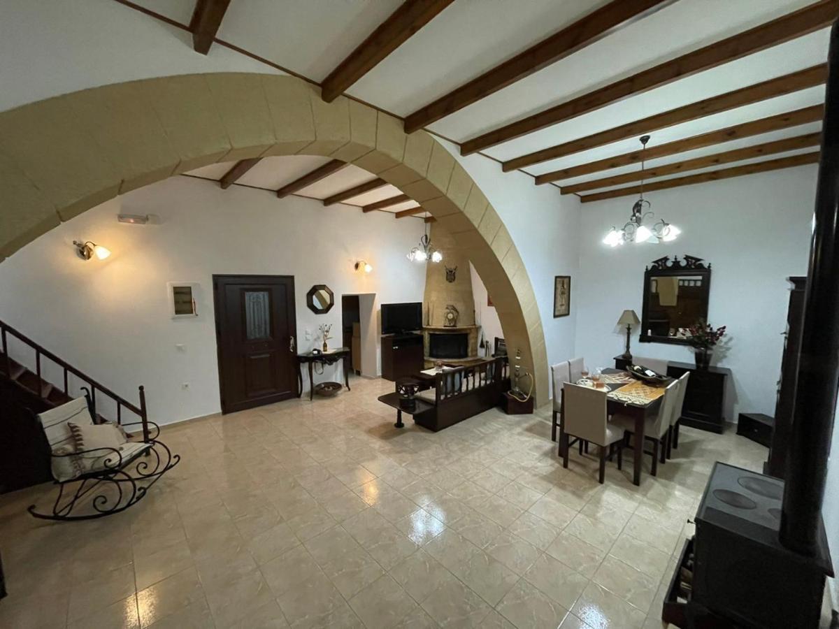 Kamara Traditional House Soroni エクステリア 写真