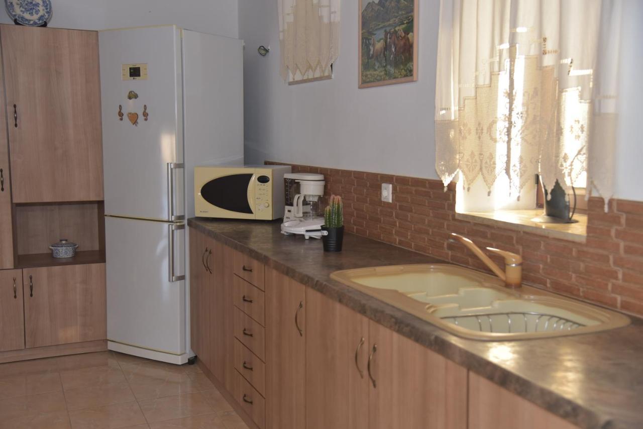 Kamara Traditional House Soroni エクステリア 写真