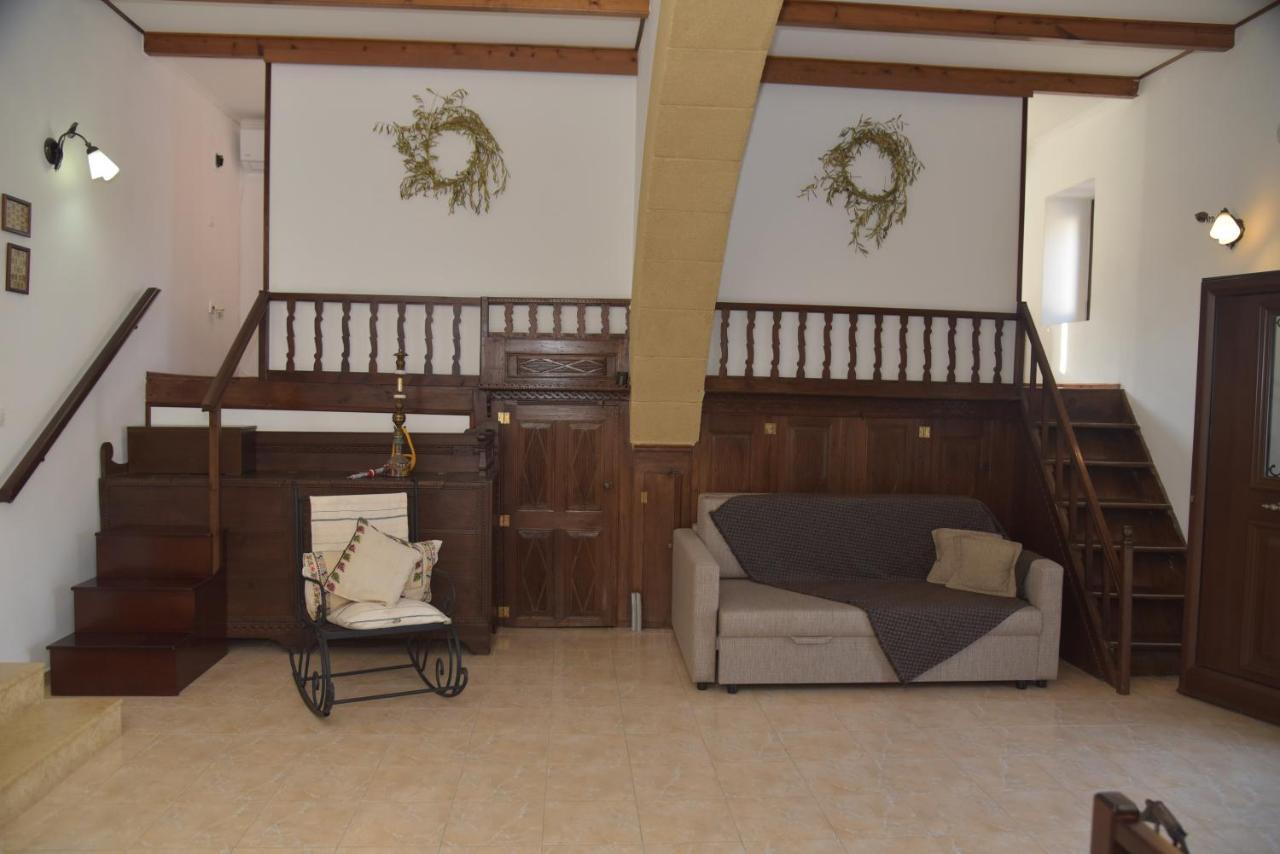 Kamara Traditional House Soroni エクステリア 写真