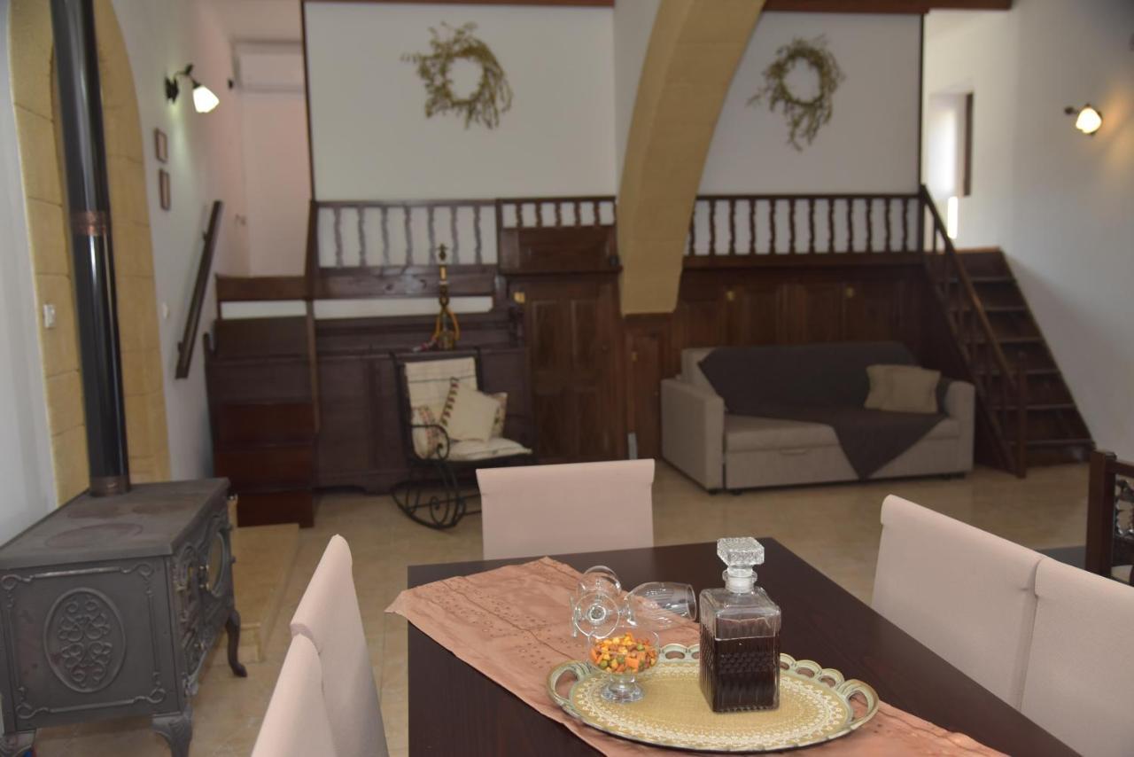 Kamara Traditional House Soroni エクステリア 写真